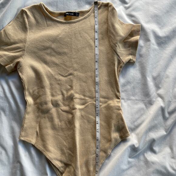 Boohoo Bodysuit Tee Neutral Basics Short Sleeve Crewneck Stretch Size 10 Medium - Picture 6 of 8